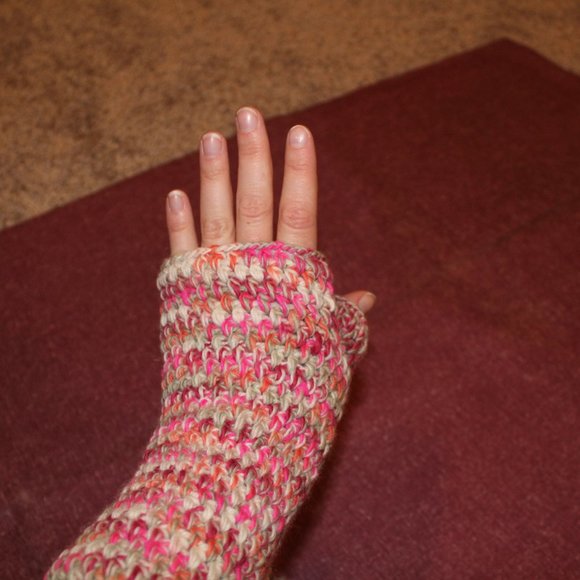 🔥 HM Nepali Sundance Merino Handwarmers - Pink - Picture 2 of 4